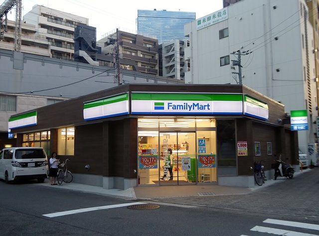 FamilyMart store